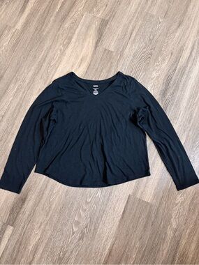 Sonoma Black Long-Sleeve V-Neck Tee